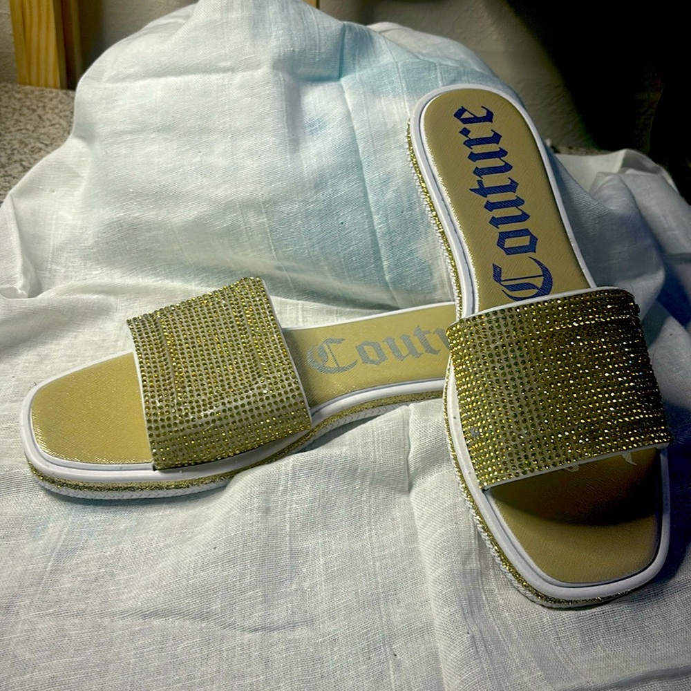 Juicy Couture Sandles NEVER WORN size 8